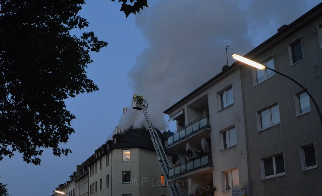 Feuer 3 Dachstuhl Koeln Buchforst Kalk Muelheimerstr P007.JPG
